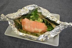 写真：鮭と野菜のみそホイル焼き